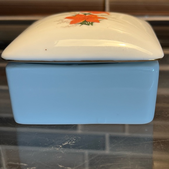 1980s Vintage porcelain trinket box - Picture 5 of 8